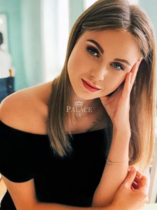 Electra, 22 years old Romanian escort in London 